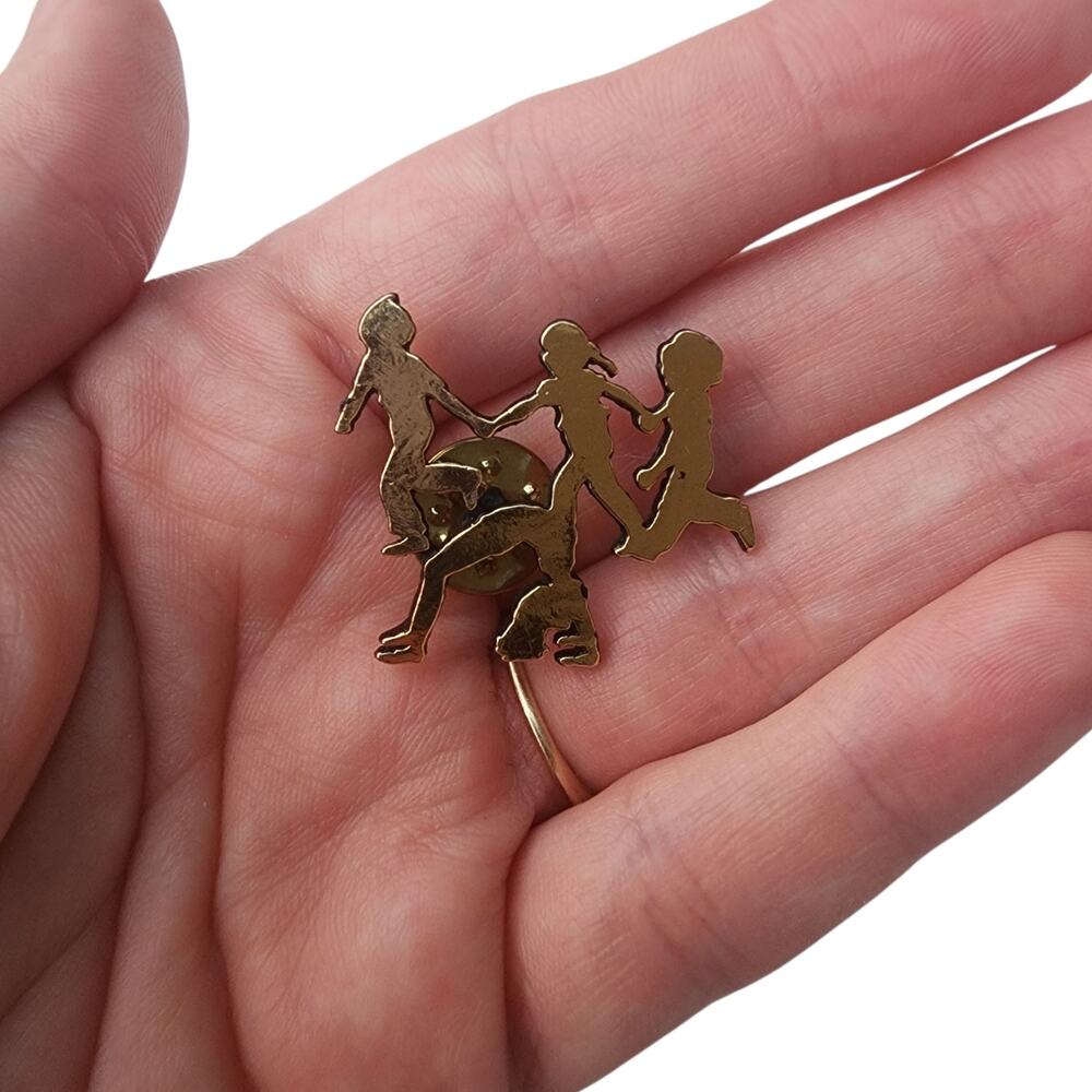 G&G Emblems Children Playing Holding Hands Gold Tone Lapel Pin Vintage 1⅛"